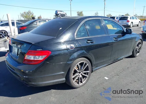 2009 Mercedes-Benz C 300 Luxury/Sport z USA, uszkodzony, nr VIN WDDGF54X99R083010